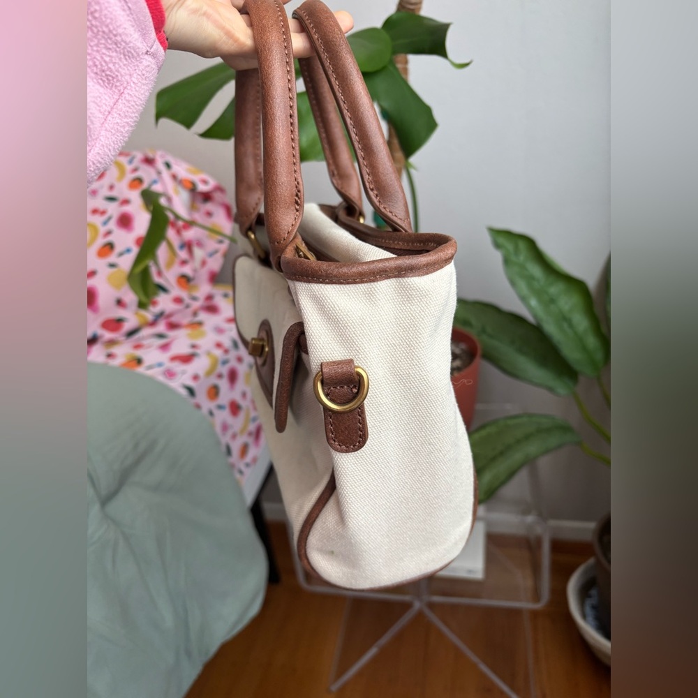Brandy Melville purse with gold hardware buckles - Picture 4 of 8